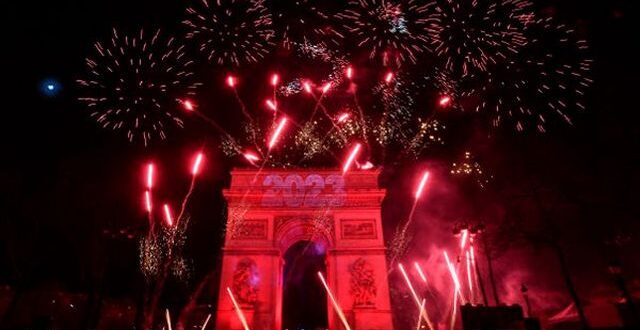 【跨年晚会】祝各位 佳年快乐 Bonne année 2023, Le feu d’artifice de Paris
